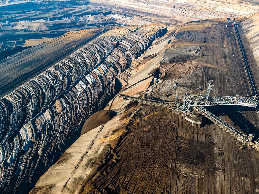 Heavy-duty gearbox system used in metallurgical mining operations